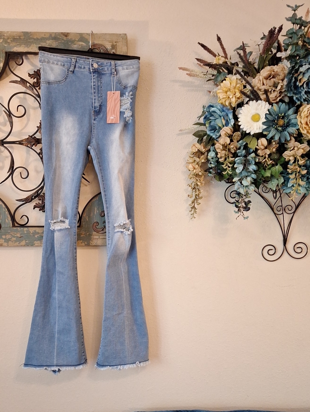 Ripped Light Wash Distressed Flared Jeans. NWT Size 28 - Picture 4 of 9
